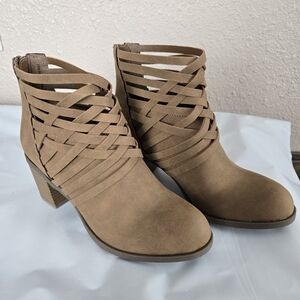 American Rag Tan Avary AP Heels Size 6 Medium Pre-Owned In Box #2A10